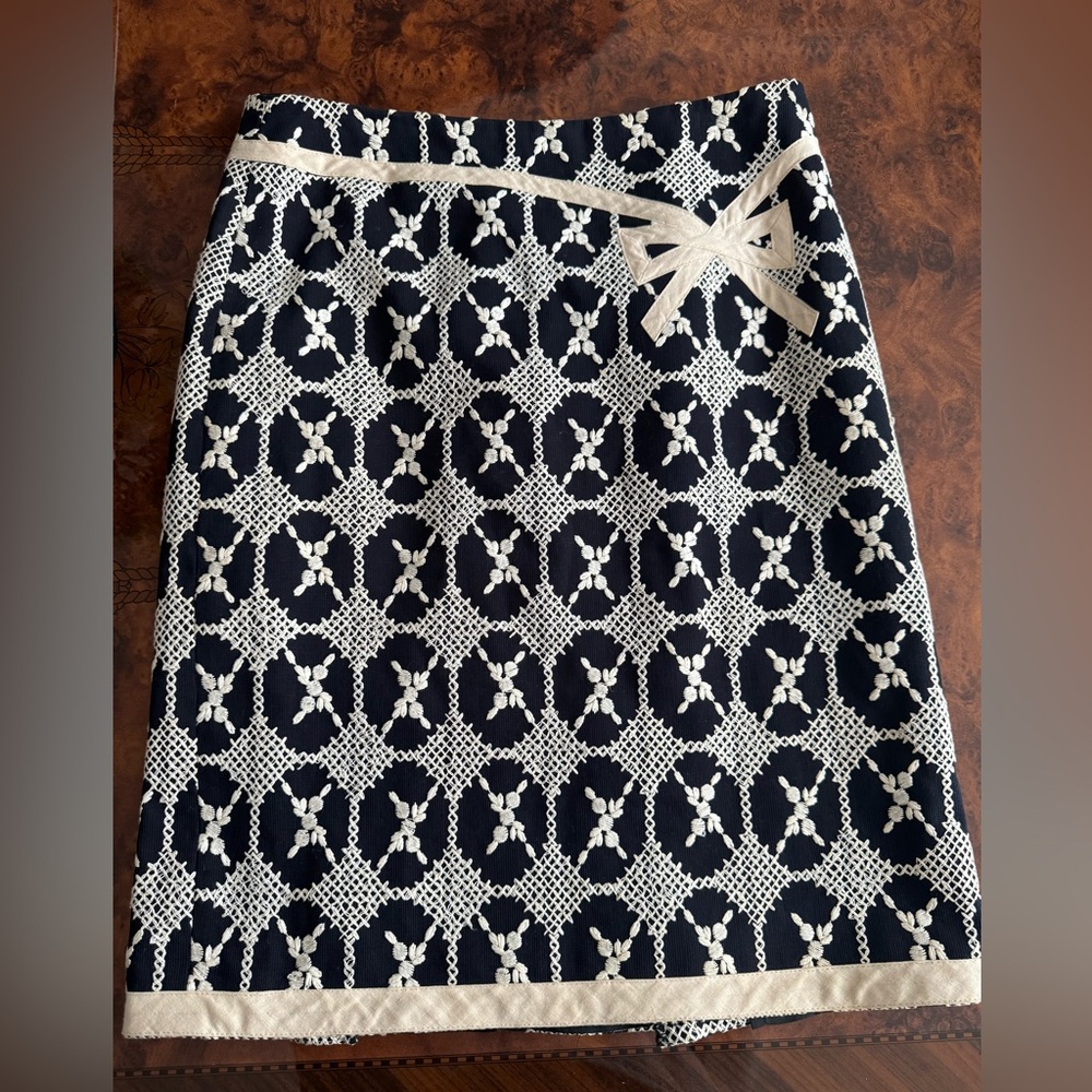 Vintage Nanette Lepore Black & Cream Embroidered Skirt w/ Bow Applique sz 4